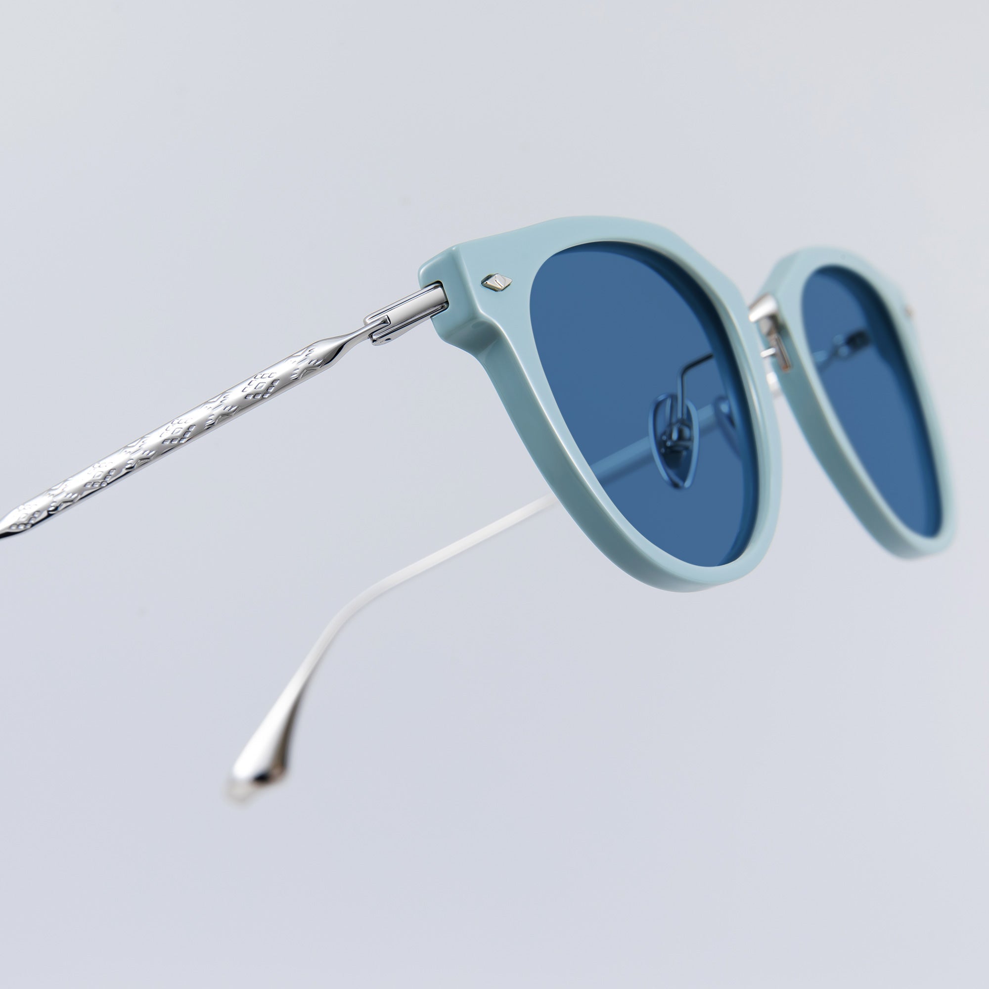 Donahugh-sunglasses-lightblue